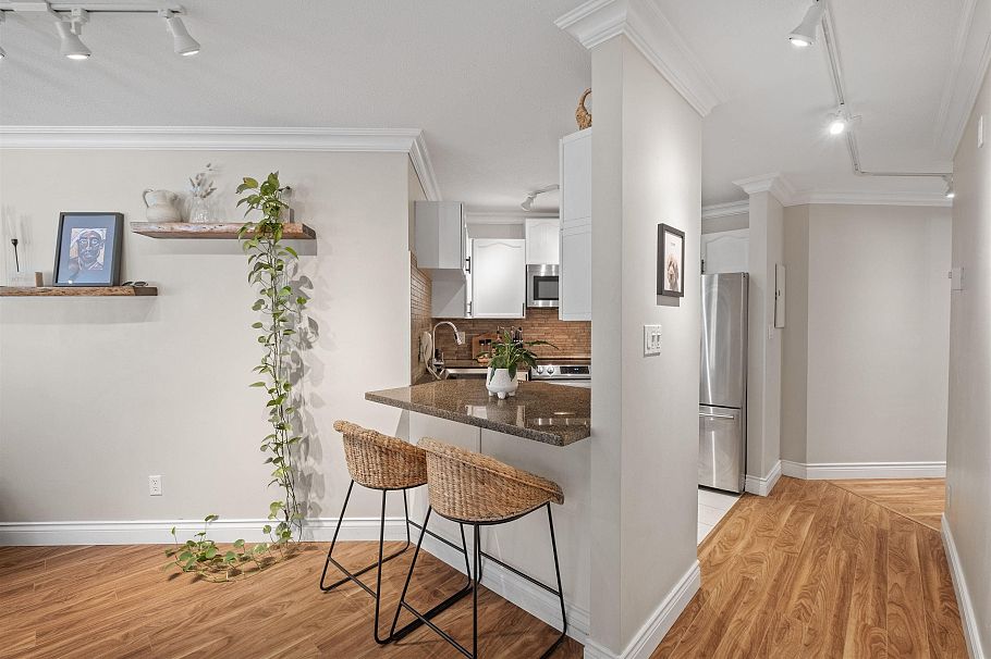 102 123 E 6th Street North Vancouver, BC - 12