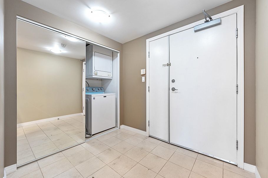 2906 198 Aquarius Mews Vancouver, BC - 21