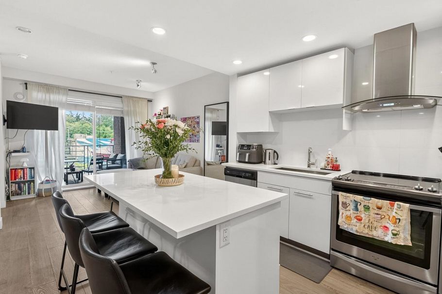 423 723 W 3rd Street North Vancouver, BC - 2