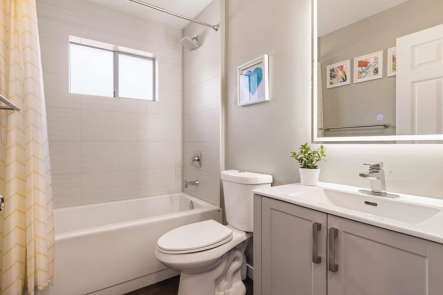 2950 W 15th Avenue Vancouver, BC - 21