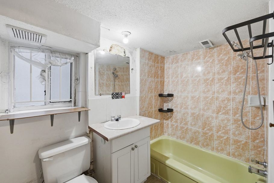 1016 E 18th Avenue Vancouver, BC - 18