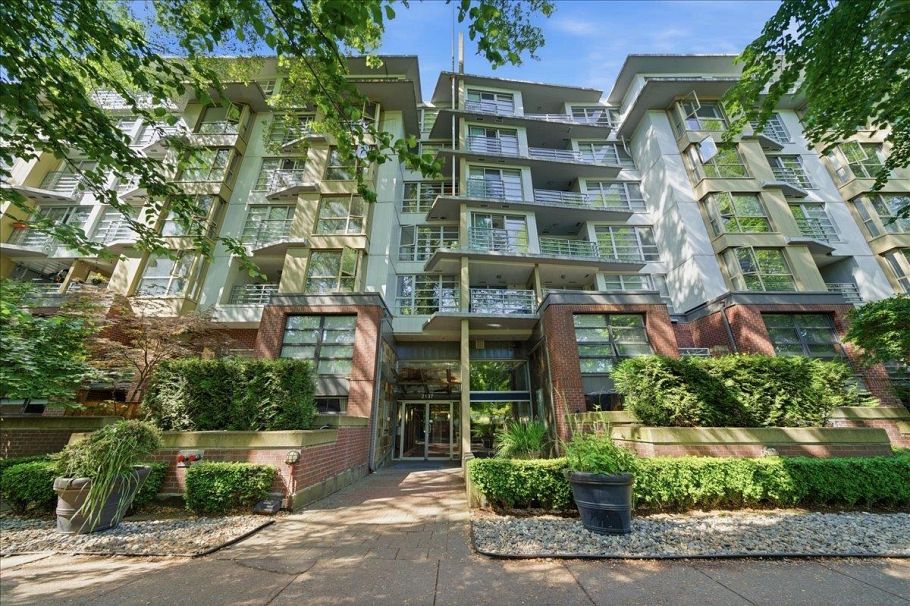 310 2137 W 10th Avenue Vancouver, BC - 1