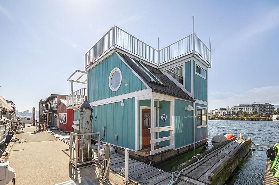 A23 415 W Esplanade Avenue North Vancouver, BC - 1