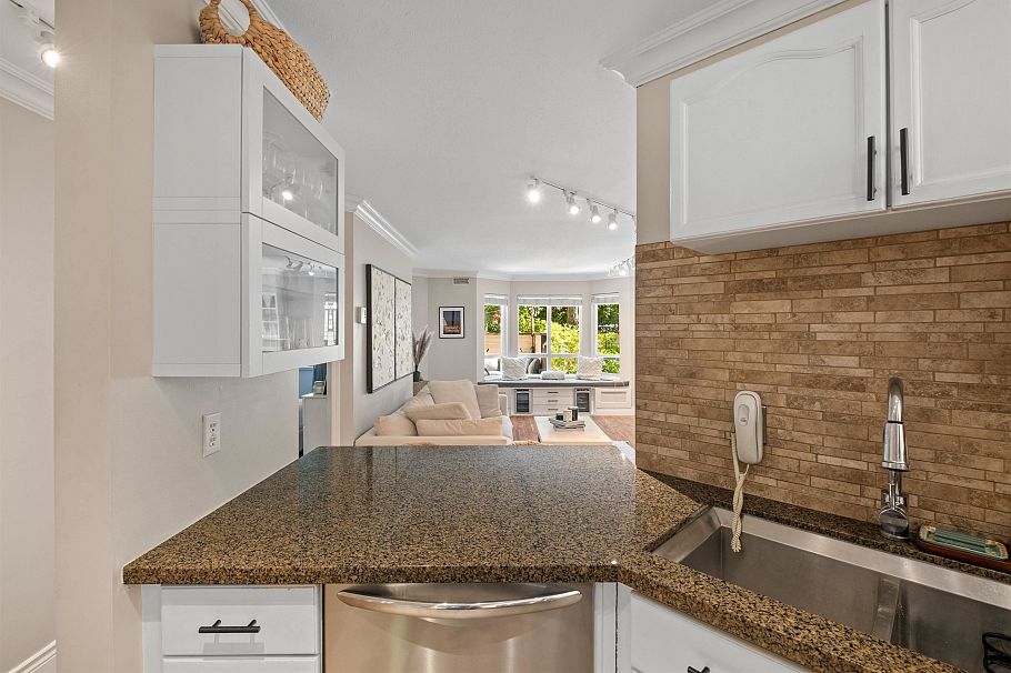 102 123 E 6th Street North Vancouver, BC - 11