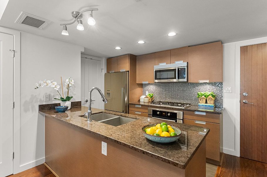 302 2507 Maple Street Vancouver, BC - 17