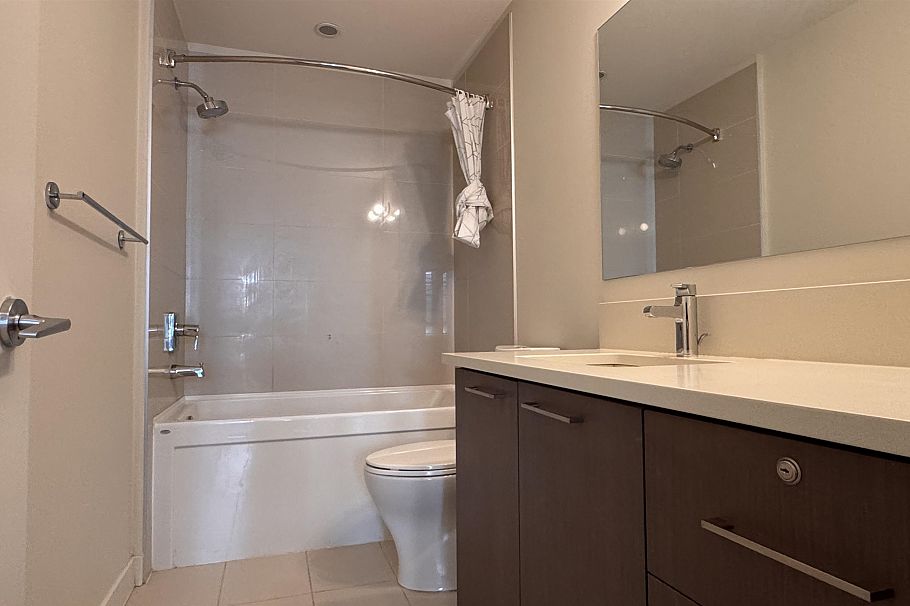301 5983 Gray Avenue Vancouver, BC - 11