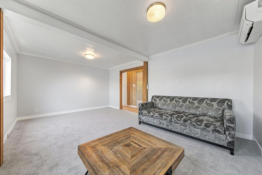 A23 415 W Esplanade Avenue North Vancouver, BC - 9