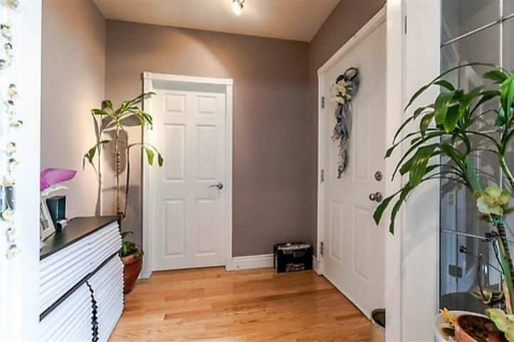 586 E 60th Avenue Vancouver, BC - 2
