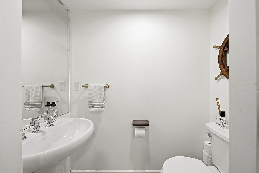 8529 Jellicoe Street Vancouver, BC - 10