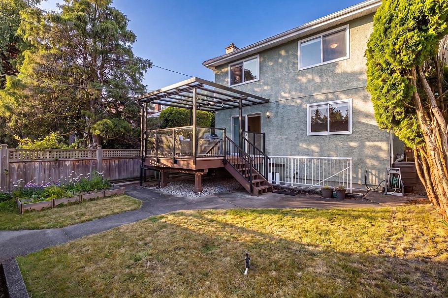 2950 W 15th Avenue Vancouver, BC - 29