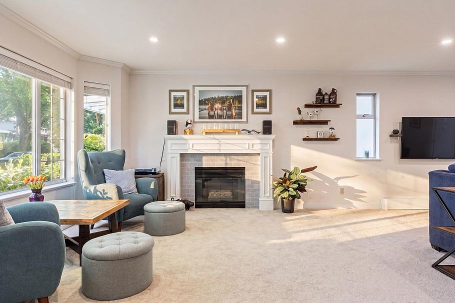 2950 W 15th Avenue Vancouver, BC - 3