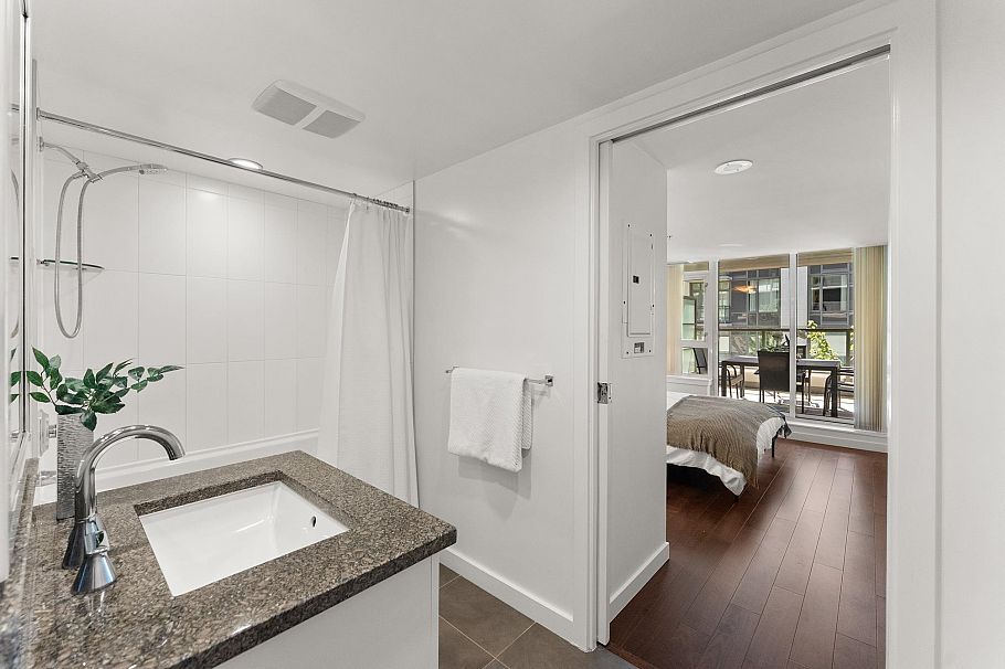 302 2507 Maple Street Vancouver, BC - 36