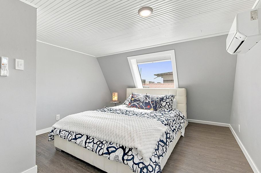 A23 415 W Esplanade Avenue North Vancouver, BC - 15
