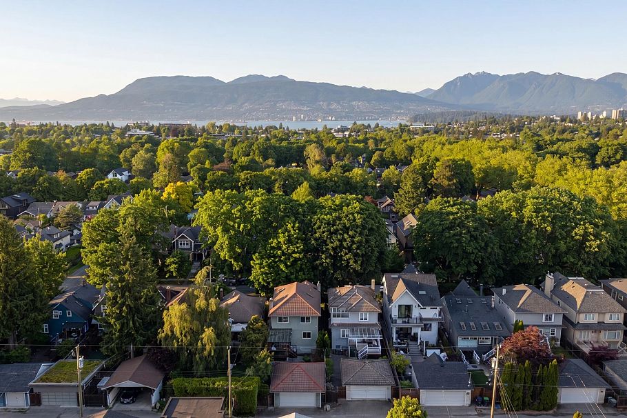 2950 W 15th Avenue Vancouver, BC - 32