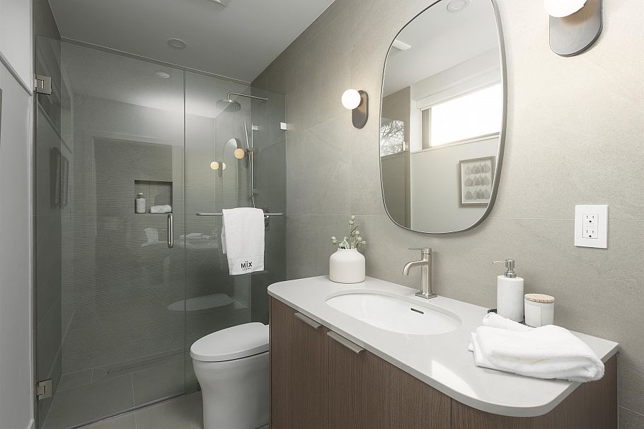 1 2637 W 12th Avenue Vancouver, BC - 16