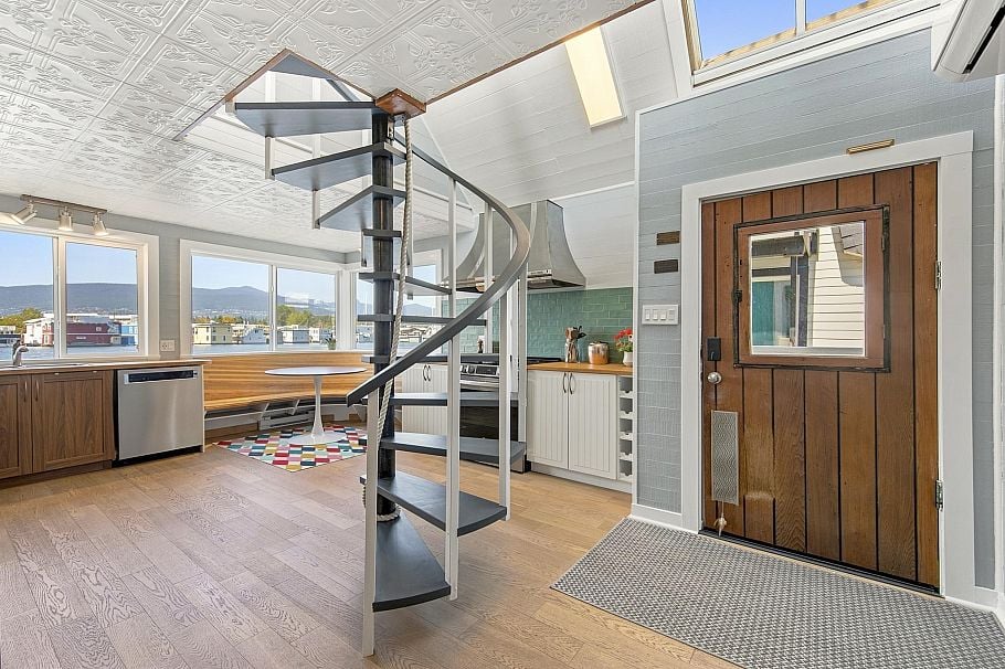 A23 415 W Esplanade Avenue North Vancouver, BC - 2