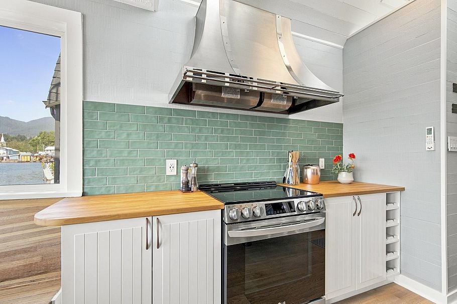 A23 415 W Esplanade Avenue North Vancouver, BC - 5