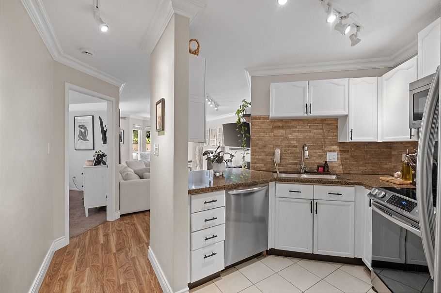 102 123 E 6th Street North Vancouver, BC - 13