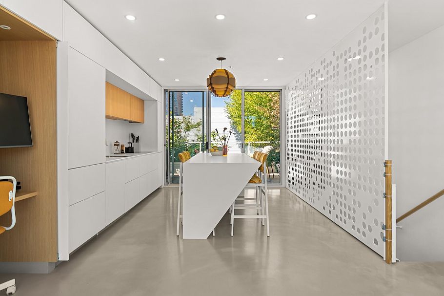 6 1650 W 1st Avenue Vancouver, BC - 1