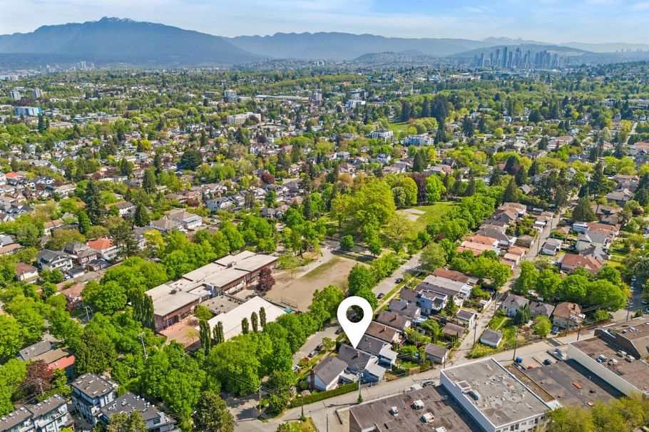 1016 E 18th Avenue Vancouver, BC - 39