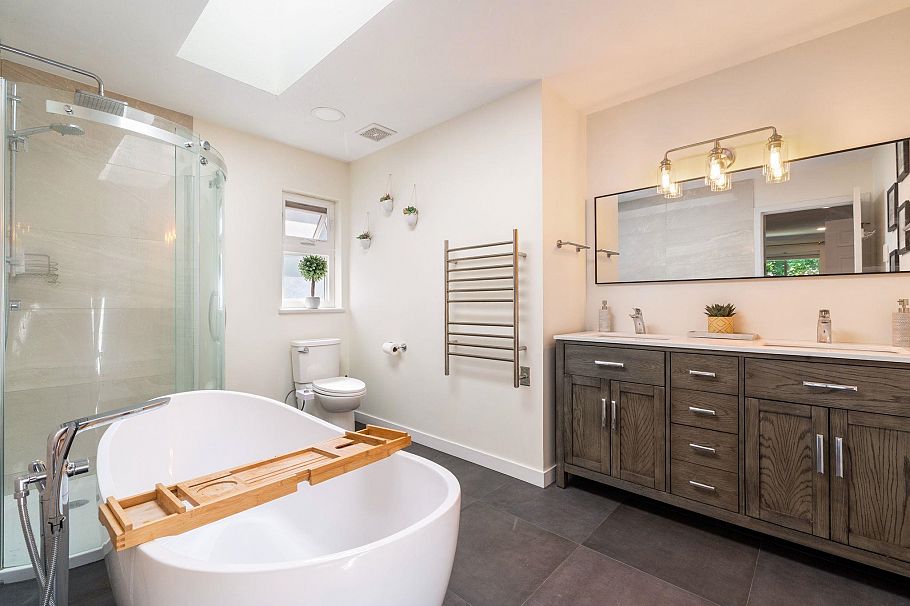 2950 W 15th Avenue Vancouver, BC - 18