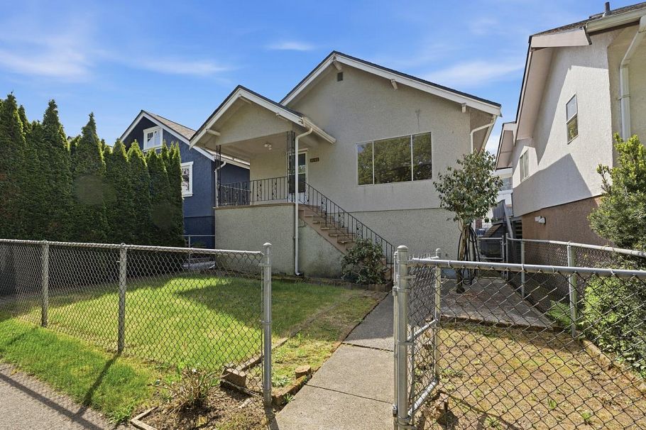 1016 E 18th Avenue Vancouver, BC - 1