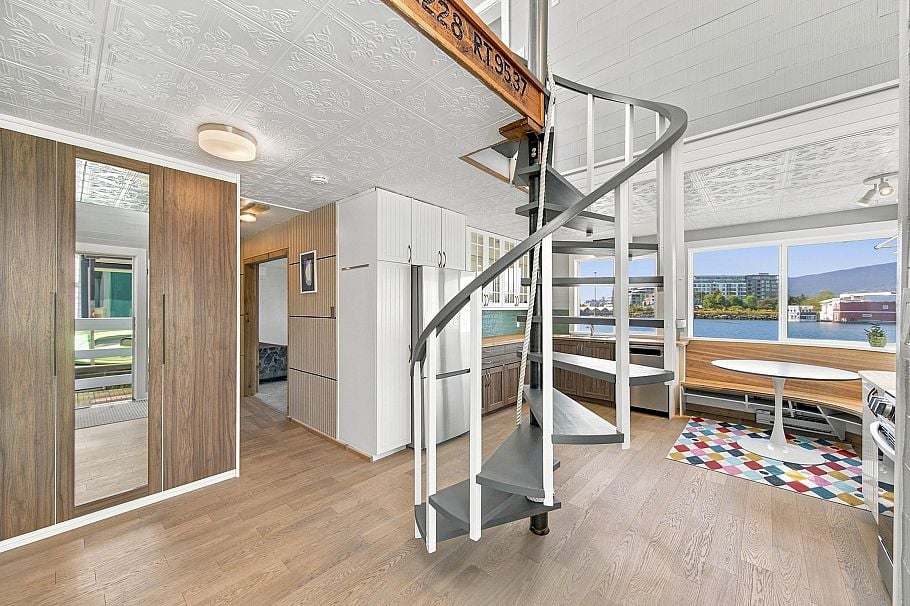 A23 415 W Esplanade Avenue North Vancouver, BC - 3