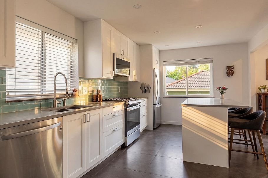 2950 W 15th Avenue Vancouver, BC - 7