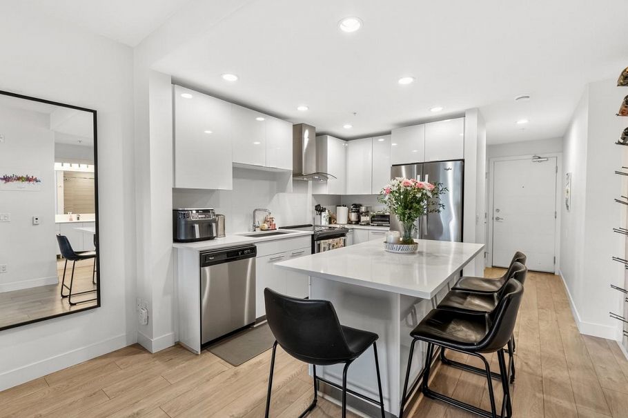423 723 W 3rd Street North Vancouver, BC - 4