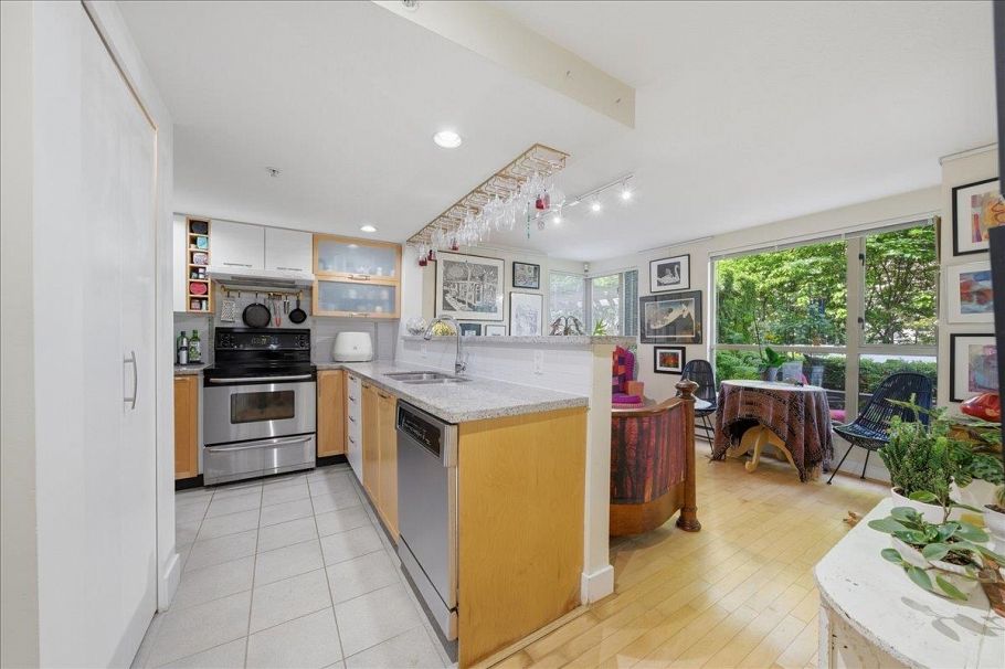 310 2137 W 10th Avenue Vancouver, BC - 11