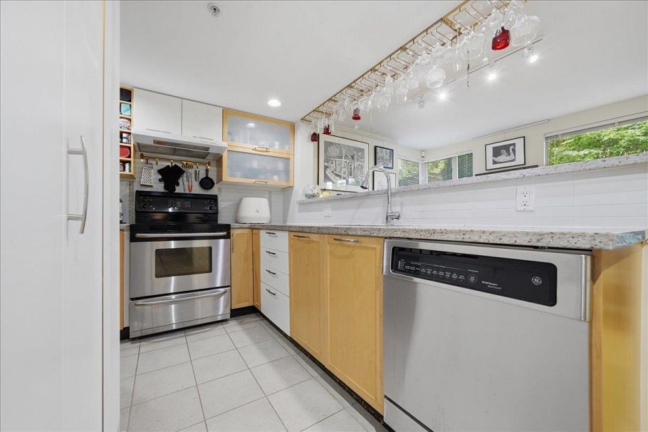 310 2137 W 10th Avenue Vancouver, BC - 12