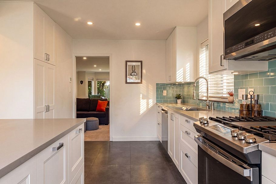 2950 W 15th Avenue Vancouver, BC - 14