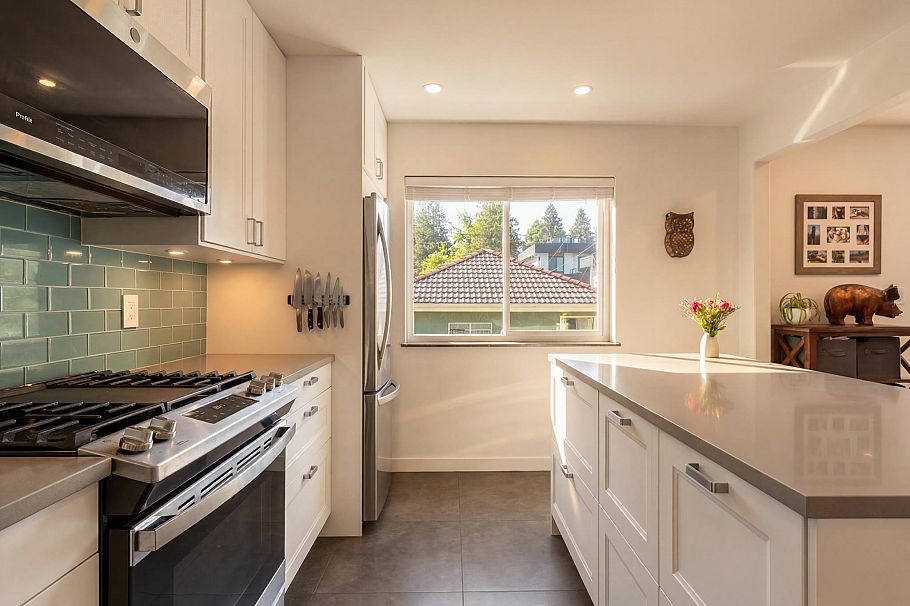2950 W 15th Avenue Vancouver, BC - 8