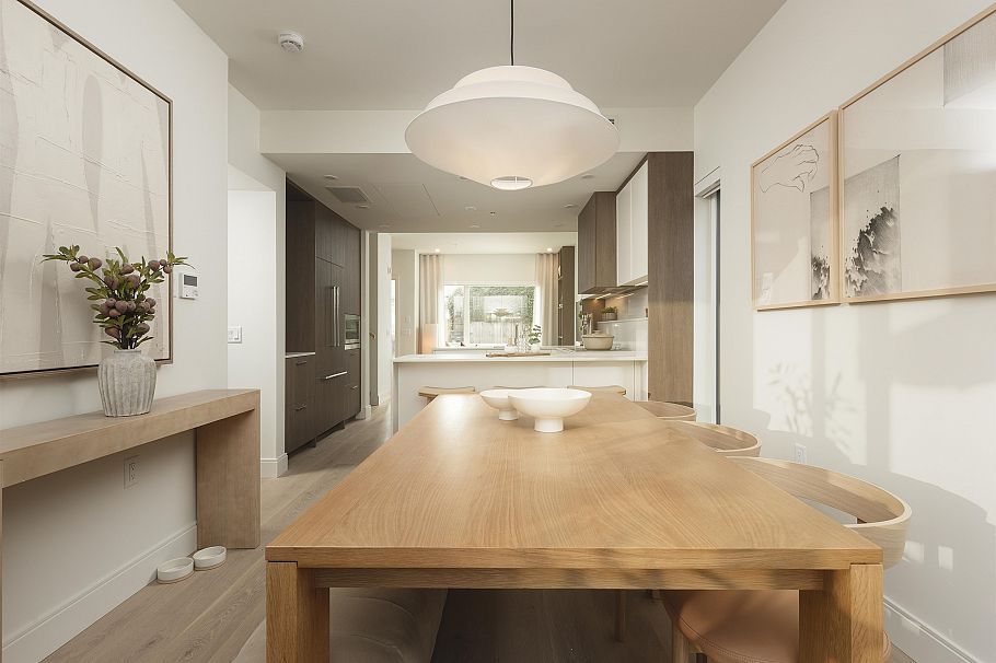 382 W 45th Avenue Vancouver, BC - 5