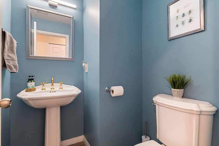 2950 W 15th Avenue Vancouver, BC - 24