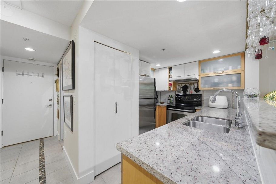 310 2137 W 10th Avenue Vancouver, BC - 16