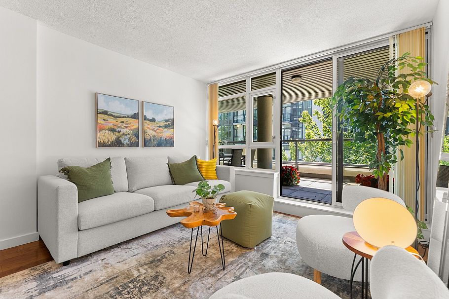 302 2507 Maple Street Vancouver, BC - 2