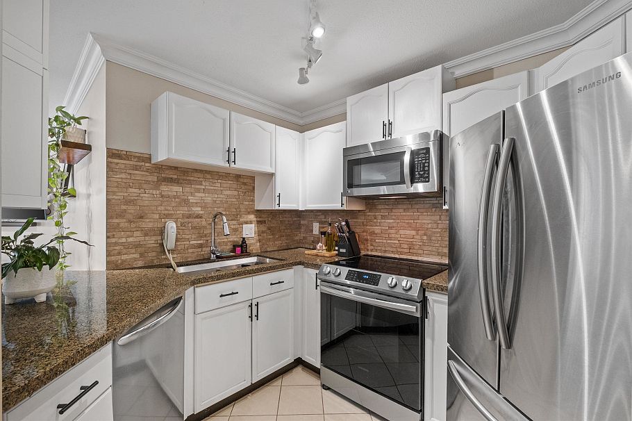 102 123 E 6th Street North Vancouver, BC - 10
