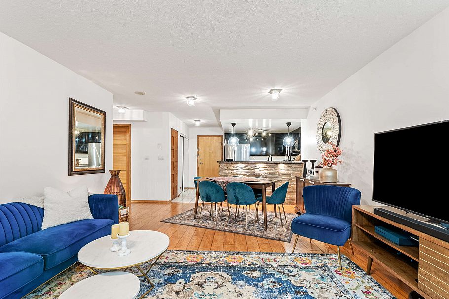 306 1328 W Pender Street Vancouver, BC - 1