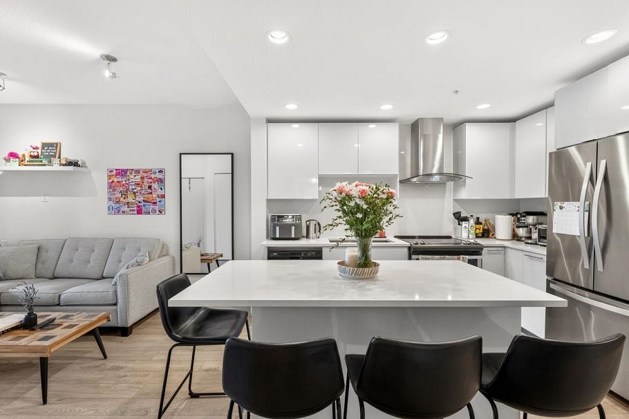 423 723 W 3rd Street North Vancouver, BC - 1