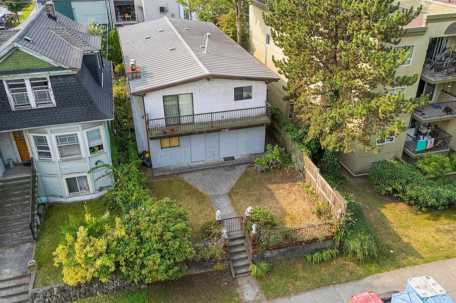1546 Adanac Street Vancouver, BC - 5