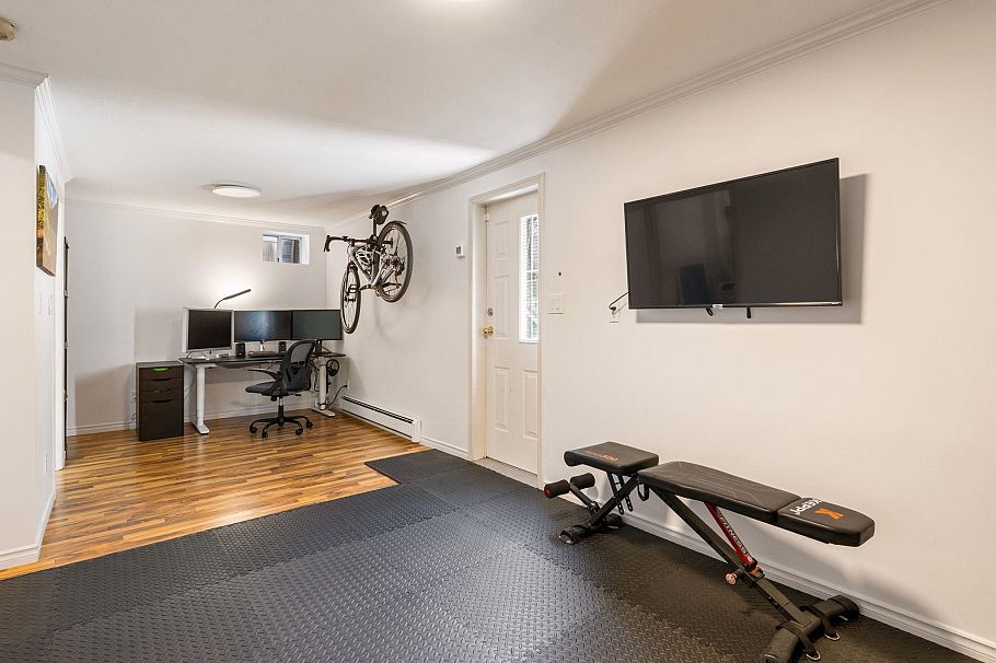 2950 W 15th Avenue Vancouver, BC - 22