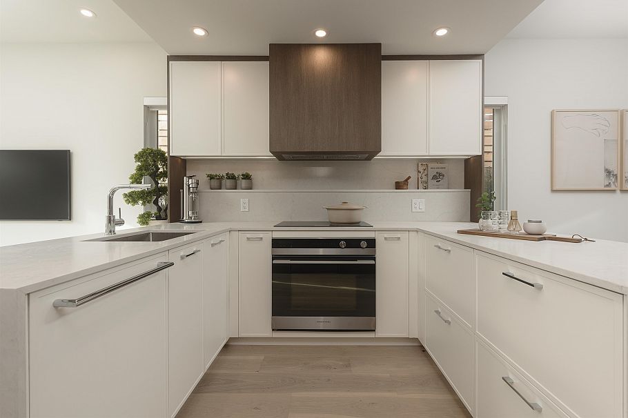 382 W 45th Avenue Vancouver, BC - 3