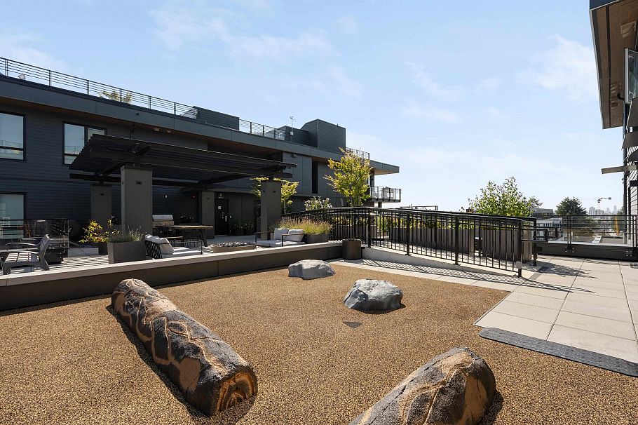 306 2450 Garden Drive Vancouver, BC - 24