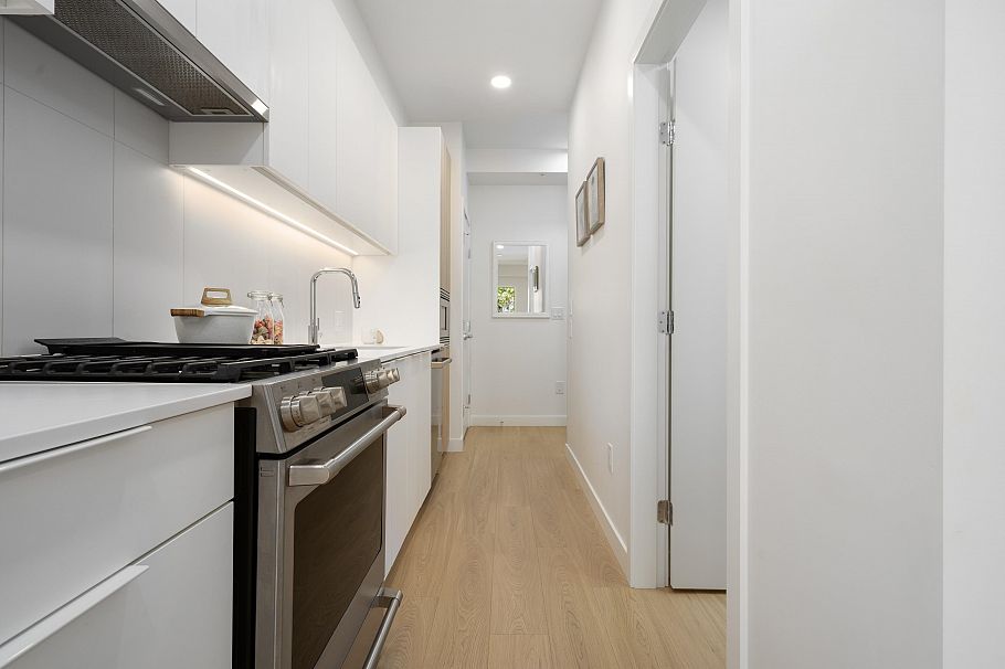 306 2450 Garden Drive Vancouver, BC - 10