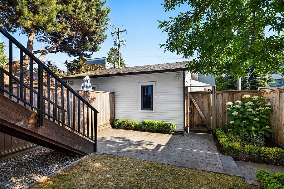 2518 W 3rd Avenue Vancouver, BC - 30