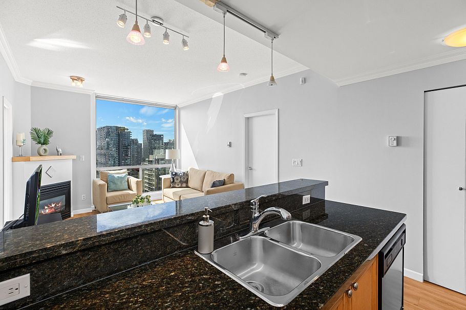 2505 928 Richards Street Vancouver, BC - 10