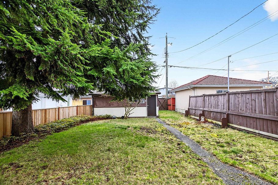 2284 E 45th Avenue Vancouver, BC - 30