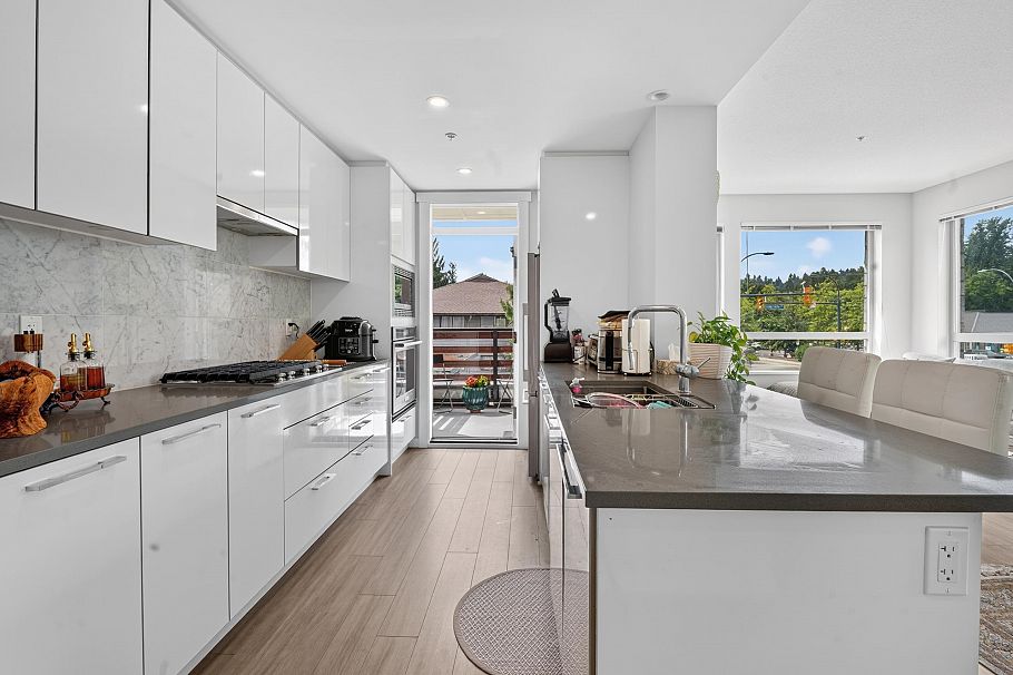 205 2663 Library Lane North Vancouver, BC - 11