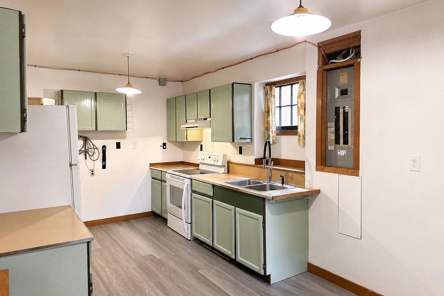 4117 W 11th Avenue Vancouver, BC - 18